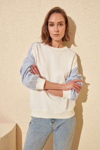 Trendyol Handles Poplin Detailed Basic Knitted Sweatshirt TWOSS20SW0154